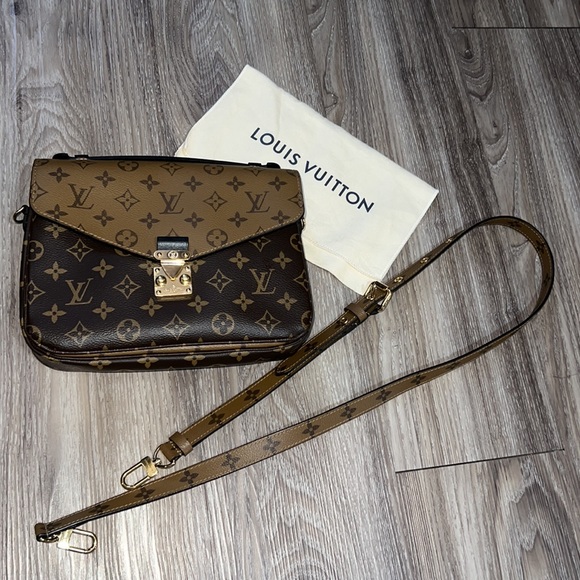 Authentic Louis Vuitton reverse Pochette Métis - Picture 3 of 17